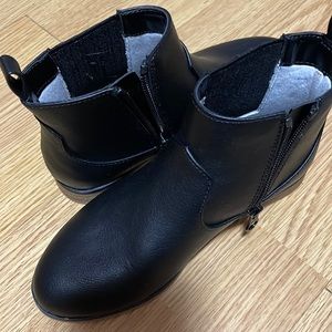 KIDS CAT & JACK BLACK CHELSEY NIKARA BOOTS!